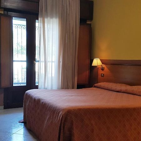Hotel Iside Помпеи Экстерьер фото