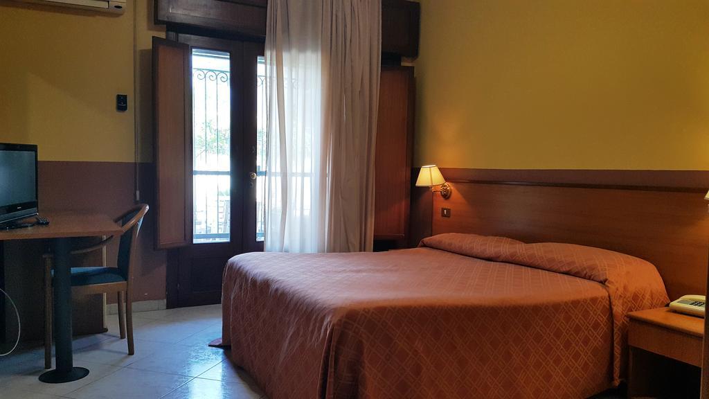 Hotel Iside Помпеи Экстерьер фото